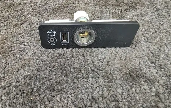 Land Rover Range Rover Sport L494 USB socket connector CPLA19C166CB 15042490566X
