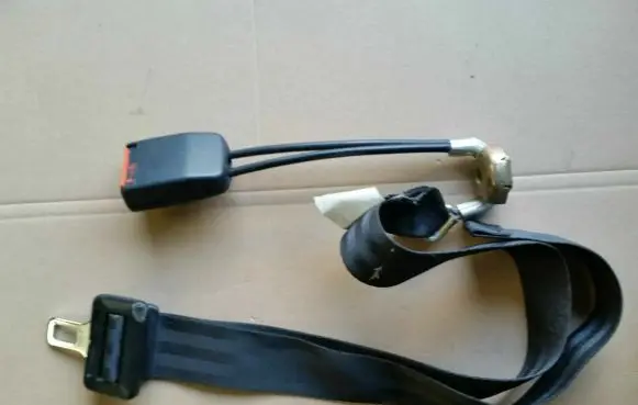 Volkswagen PASSAT B3 Middle seatbelt (rear) 357857713A