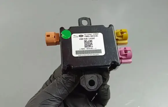 Jaguar F-Pace USB control unit FW19010BC