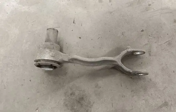 Rear control arm