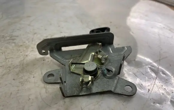 Peugeot 4007 Tailgate lock latch 