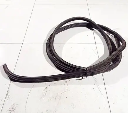 Iveco Daily 40.8 Rubber seal front coupe door 