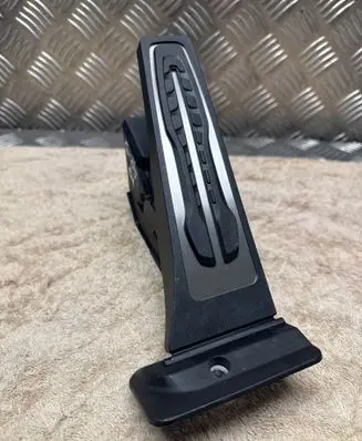 BMW X5 G05 Accelerator throttle pedal 6889820 12037313DE