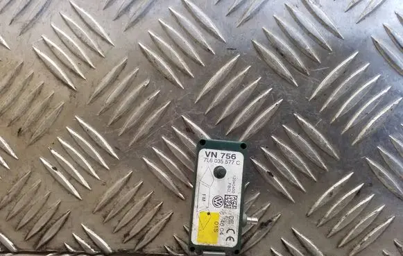 Volkswagen Touareg I Aerial antenna amplifier 7L6035577C