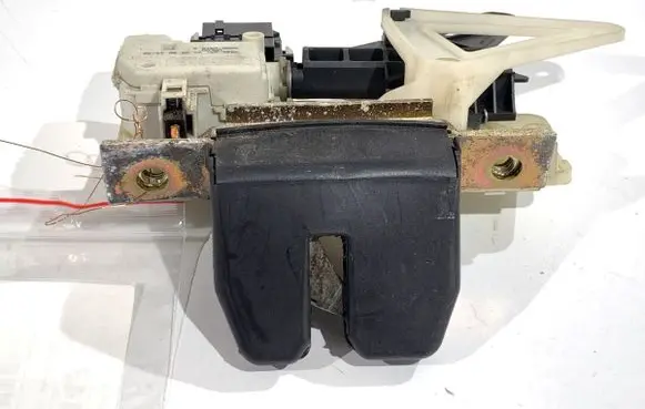 Volvo V70 Tailgate exterior lock 