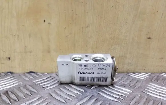 Volkswagen PASSAT CC Air conditioning (A/C) expansion valve 1K0820679 F666902ZF