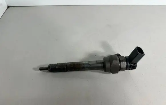 BMW 5 F10 F11 Fuel injector 0445110617