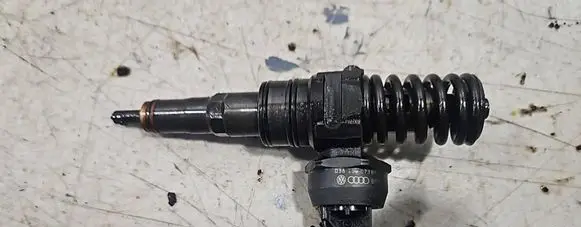 Volkswagen Caddy Fuel injector 038130073BN