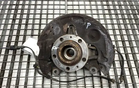 Peugeot 308 Front wheel hub spindle knuckle
