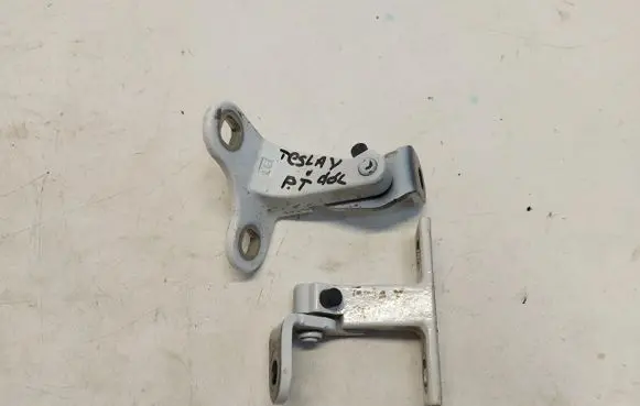 Tesla Model Y Rear door hinge set TESYZaw702987088