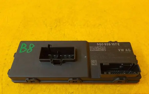 Volkswagen PASSAT B8 Tailgate/trunk control unit/module 5Q0959107E