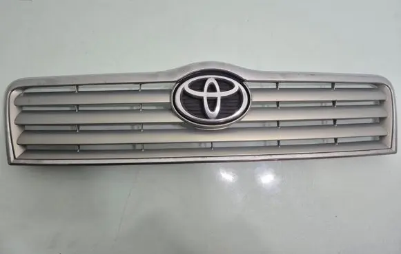 Toyota Avensis T250 Front bumper upper radiator grill 5311405060