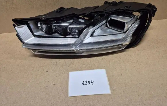 Audi Q7 4M Headlight/headlamp 4M0941035