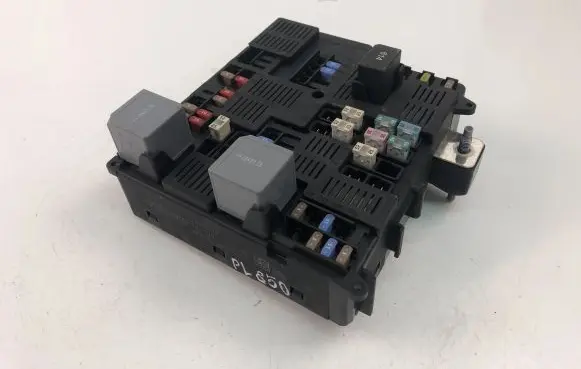 Volvo XC90 Fuse module 31676132
