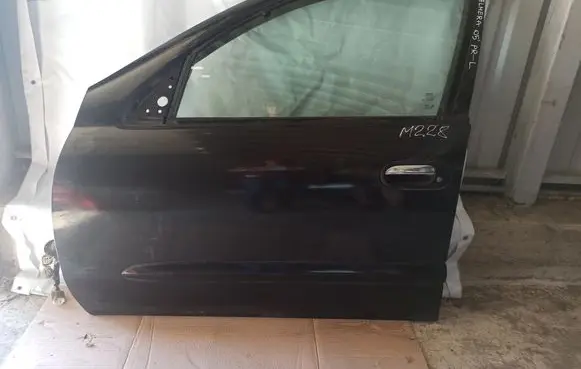 Nissan Almera N16 Front door