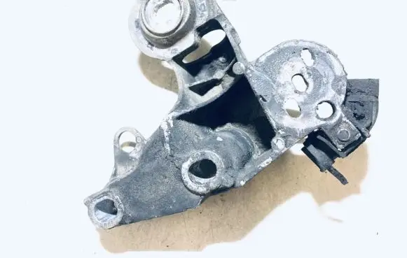 Skoda Superb B5 (3U) Engine mounting bracket 8e0199352