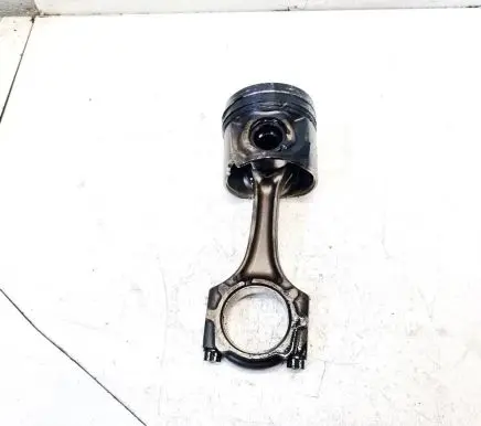 Toyota Corolla E120 E130 Piston with connecting rod