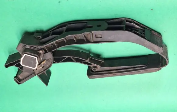 Mercedes-Benz C W203 Accelerator throttle pedal A2113000404