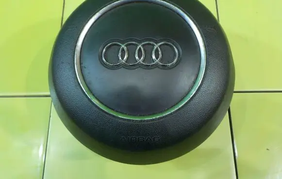 Audi A1 Steering wheel airbag 8X0880201C 17AB179