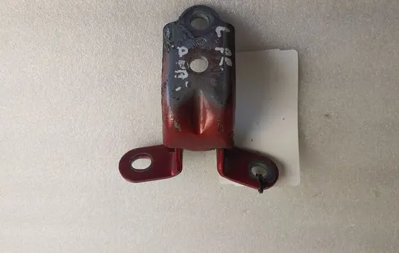 KIA Sportage Front door lower hinge 