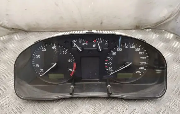 Volkswagen PASSAT B5 Speedometer (instrument cluster) 09051949902 09051940090
