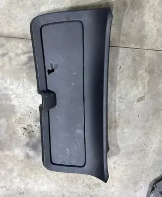 Skoda Octavia Mk3 (5E) Tailgate/boot lid cover trim 5E9867975