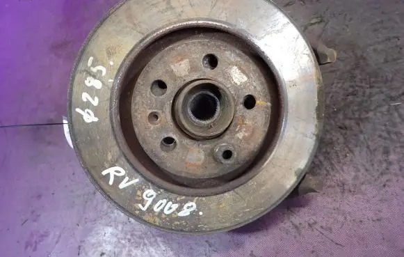 Front wheel hub spindle knuckle