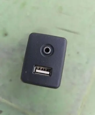 Opel Insignia A USB socket connector 13506014