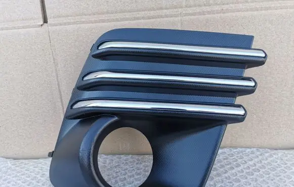 Subaru Forester SK Front bumper lower grill C19010136