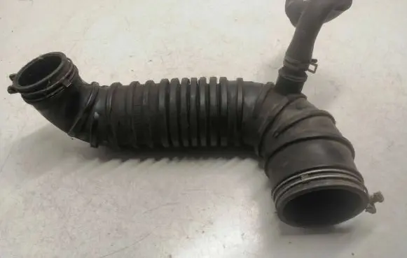 Mitsubishi Pajero Air intake hose/pipe