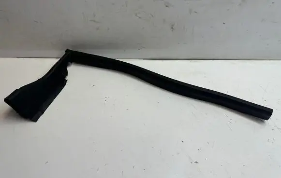 Mercedes-Benz CLS C218 X218 Engine compartment rubber A2186280098