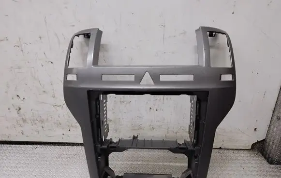 Radio/GPS head unit trim