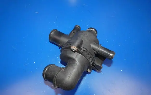 Jaguar XJ X351 Thermostat/thermostat housing 9X238A586AD