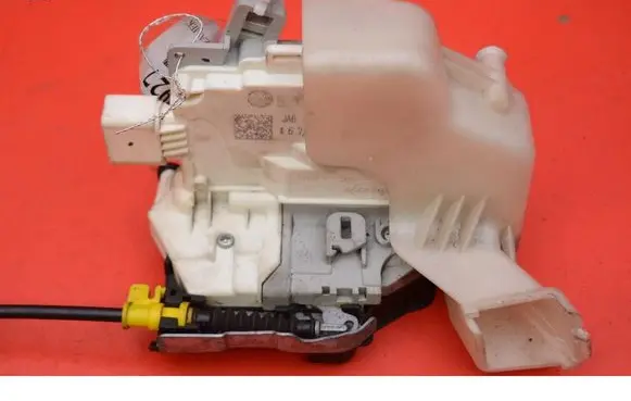Audi A4 S4 B8 8K Front door lock 8J1837015A