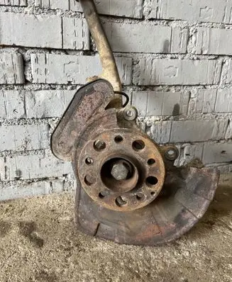 Mercedes-Benz E W211 Front wheel hub 2110302