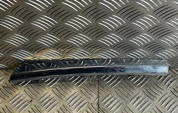 Front bumper splitter molding