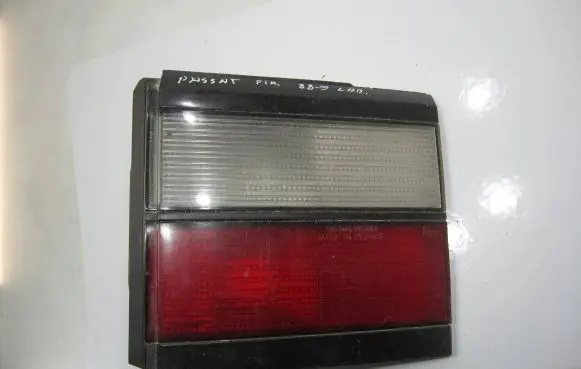 Volkswagen PASSAT B3 Tailgate rear/tail lights 333945108