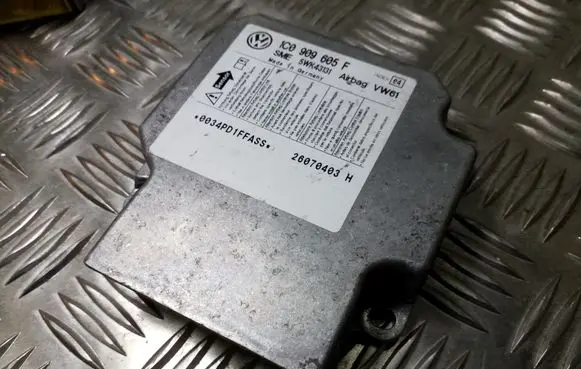 Volkswagen Golf IV Airbag control unit/module 1J0909605F