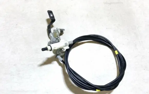 Toyota Corolla Verso E121 Fuel tank opening switch 