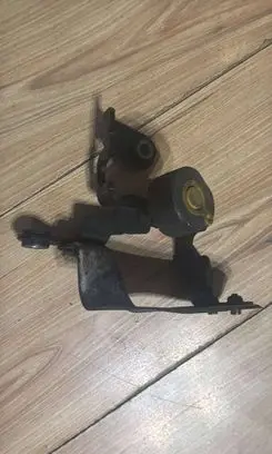 Ford Focus Gear shift cable bracket BV6R7474GC D1E4A