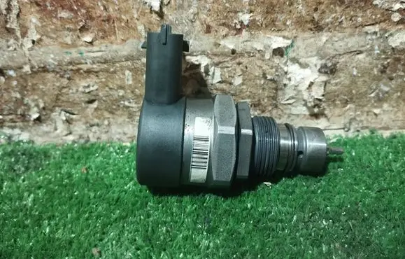 Jaguar XE Fuel pressure regulator 0281006464