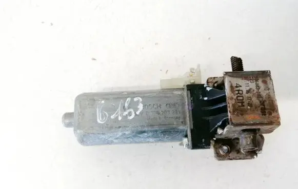 Volvo XC90 Seat adjustment motor 0390203221 905418-102