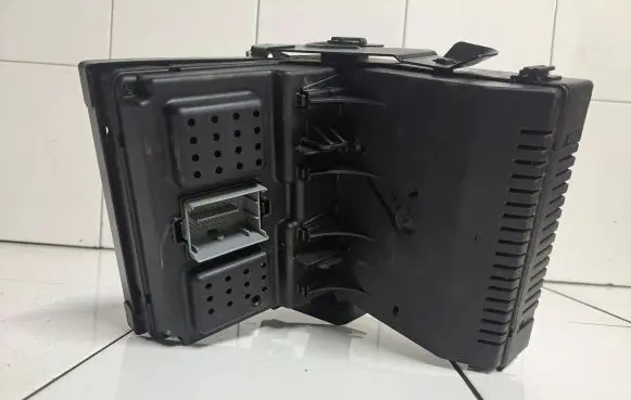 Volvo V70 Comfort/convenience module 30765646 28043321 00006336519