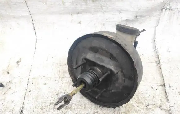 Mazda 626 Brake booster 81404703 814-04703