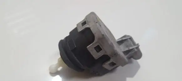 Opel Astra G Headlight level adjustment motor 90590665