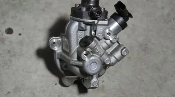 Mercedes-Benz E W238 Fuel injection high pressure pump A6540700001