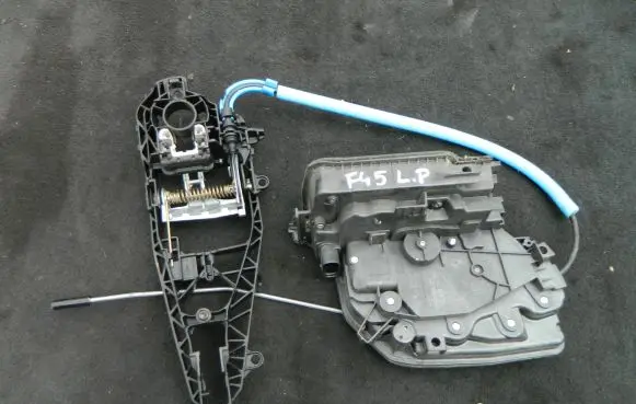 BMW 2 F45 Front door lock 7281937