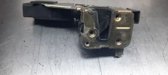 Mitsubishi Carisma Front door lock