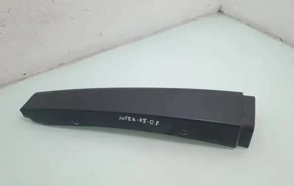 Seat Altea XL Front door glass trim molding 5P0853290B