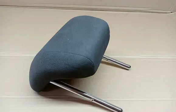 Seat Leon (5F) Rear seat headrest